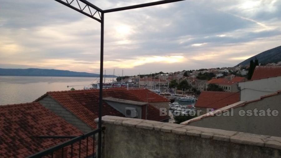 Stone house in the center of Bol, for sale