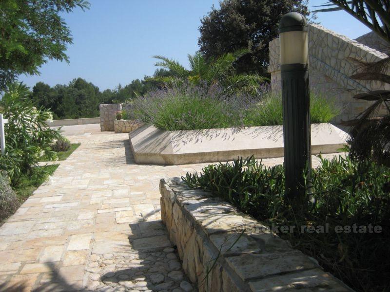 Villa à vendre, dans un endroit agréable et calme