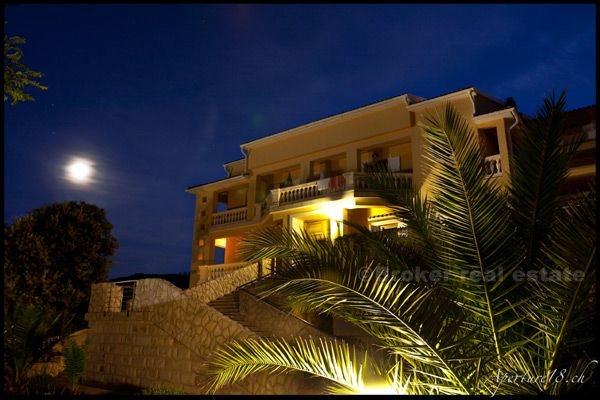 Villa à vendre, dans un endroit agréable et calme