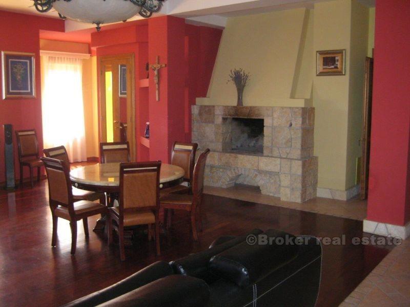 Villa à vendre, dans un endroit agréable et calme