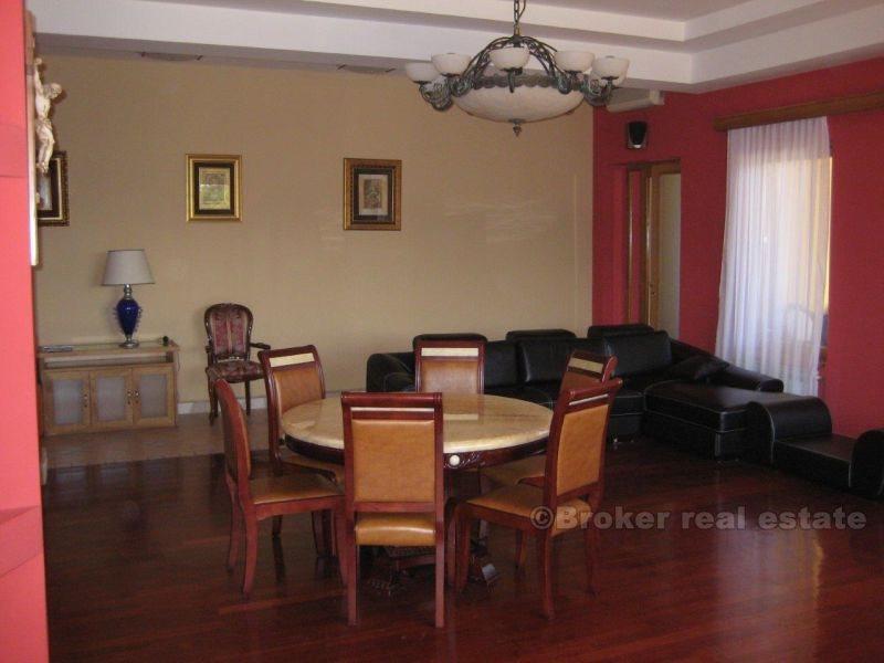 Villa à vendre, dans un endroit agréable et calme