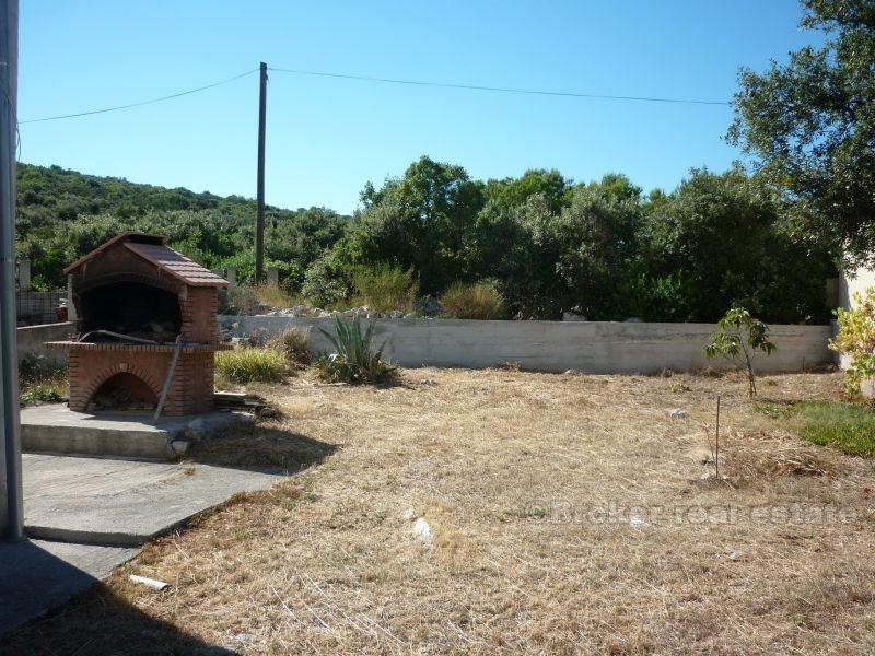 Casa bifamiliare in un posto bello e tranquillo, in vendita