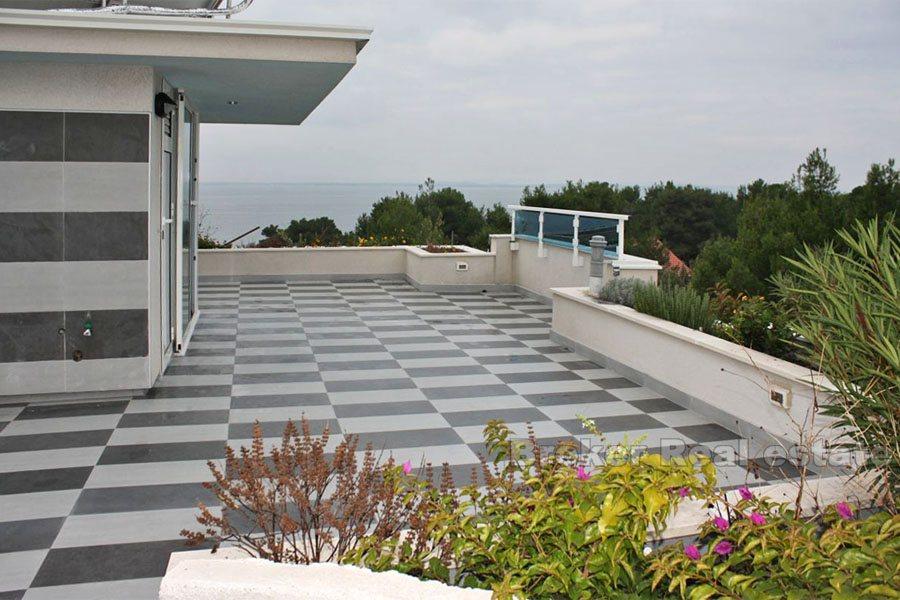 Appartements dans une nouvelle villa, à vendre