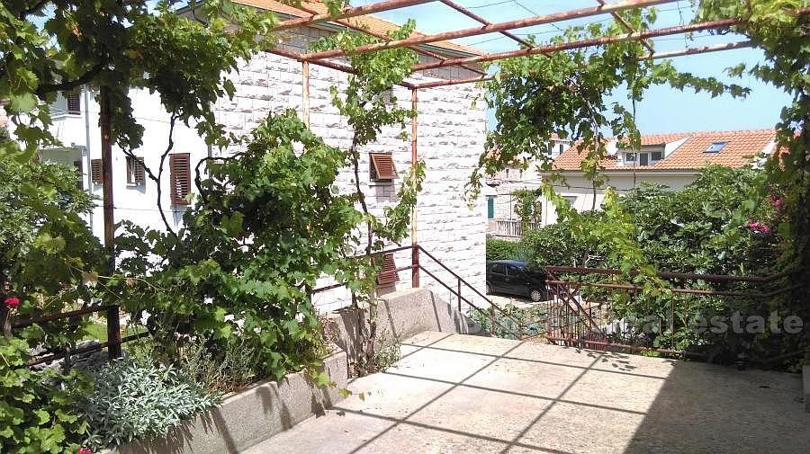 Maison près de la plage de galets, à vendre