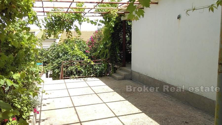 Maison près de la plage de galets, à vendre