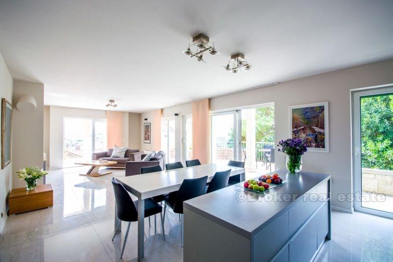 Luxuriöse und geräumige Wohnung