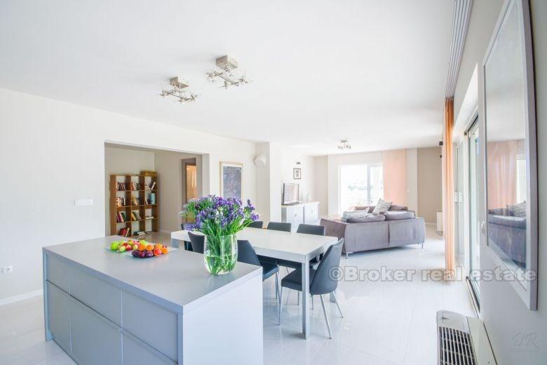 Luxuriöse und geräumige Wohnung