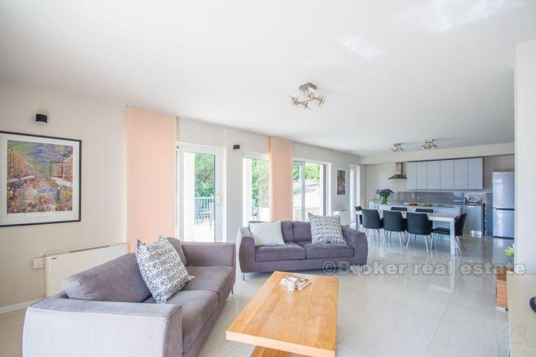Luxuriöse und geräumige Wohnung
