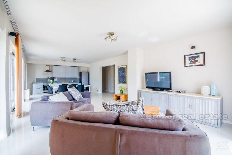Luxuriöse und geräumige Wohnung