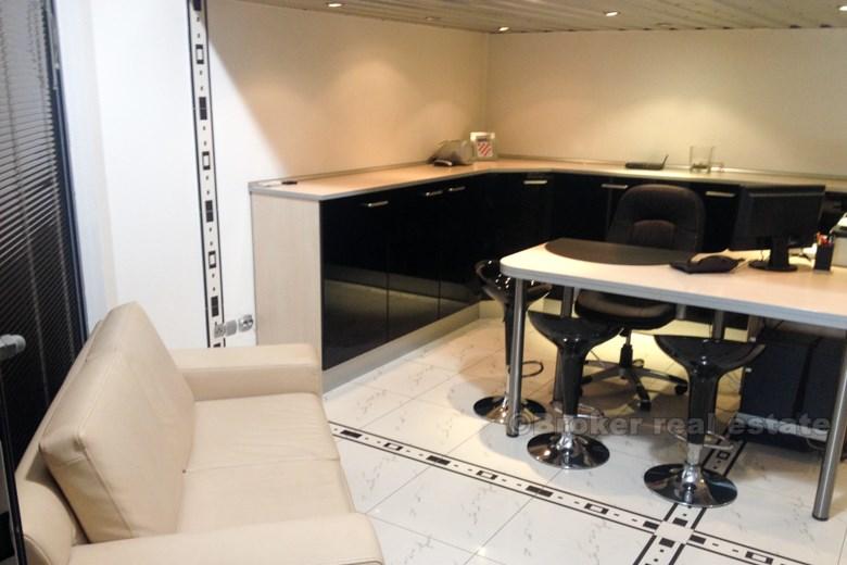 Firule, Commercial property on two levels, for sale