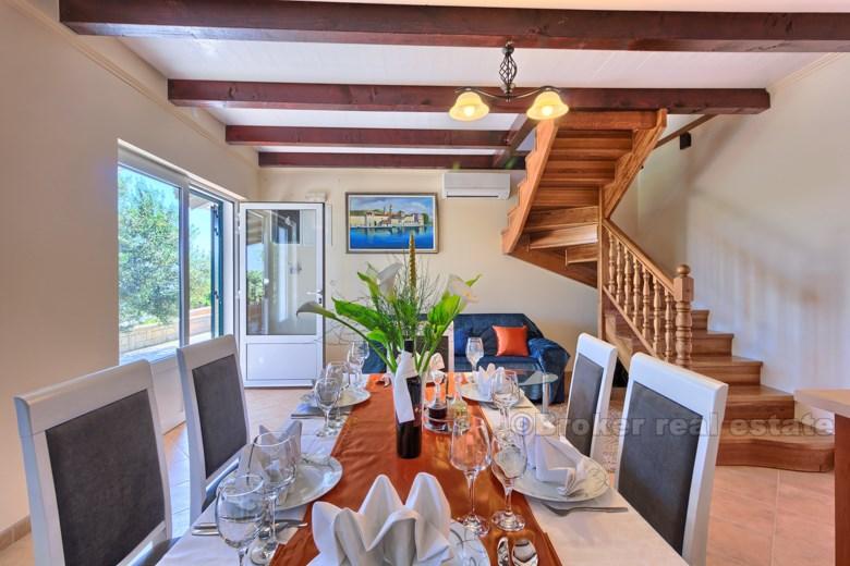 Charming villa by the sea, for rent