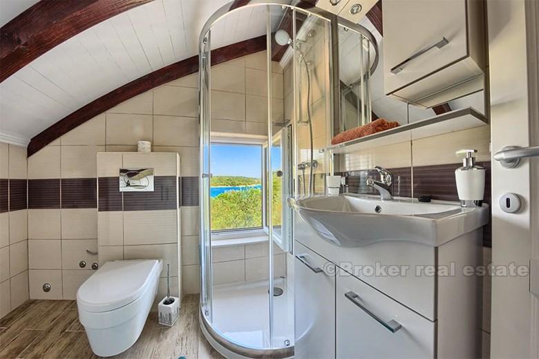 Charming villa by the sea, for rent