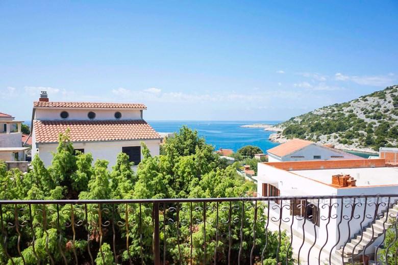 Hus till renovering, till salu