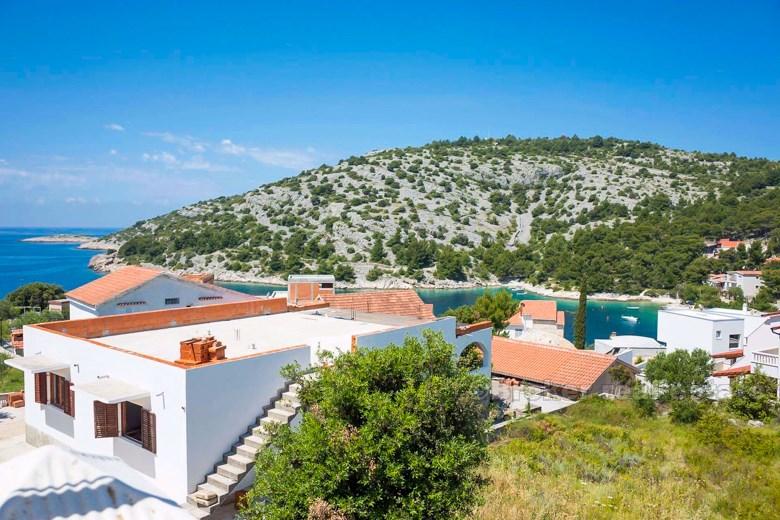 Hus till renovering, till salu