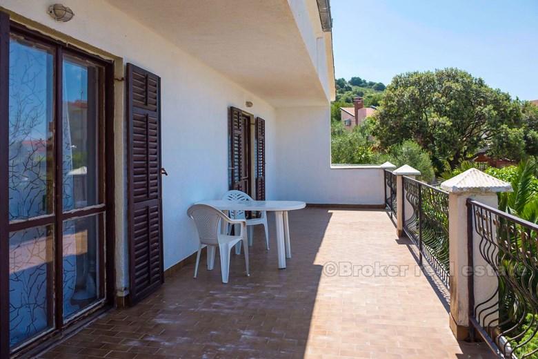 Hus till renovering, till salu