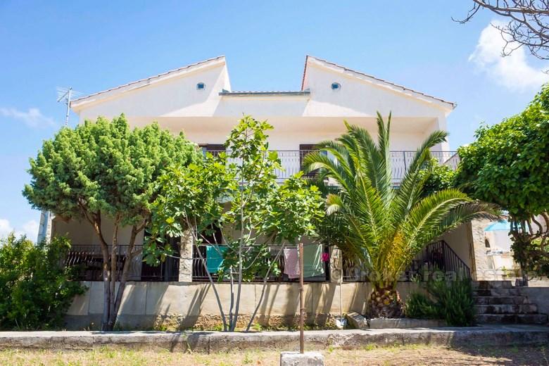 Hus til renovering, til salgs