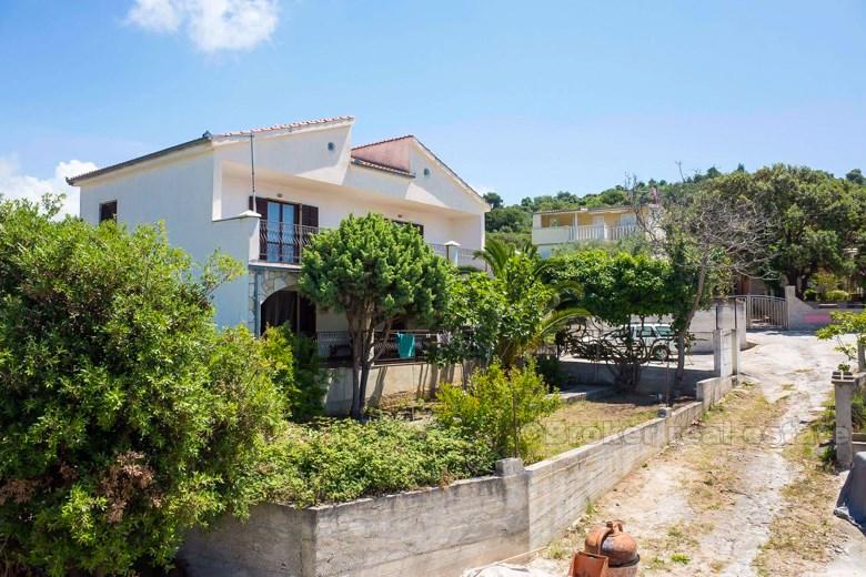 Hus till renovering, till salu