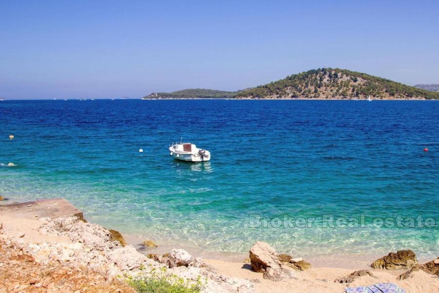 Building land plot next to the sea, for sale