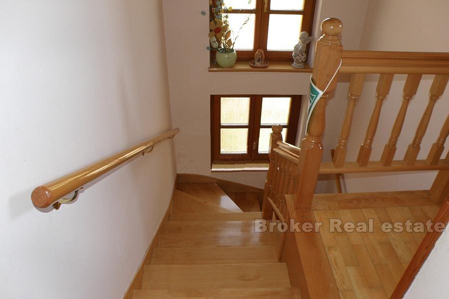 Moderne utstyrt hus, til salgs