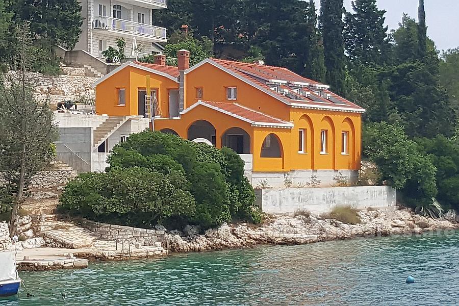 Edificio storico in una baia tranquilla, in vendita
