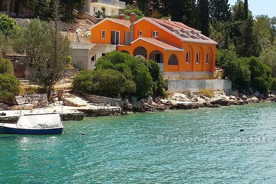 Edificio storico in una baia tranquilla, in vendita