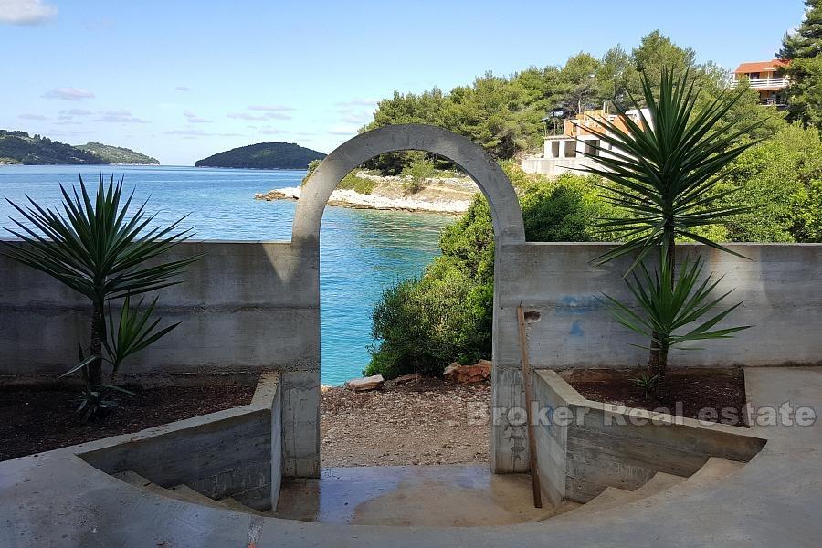 Edificio storico in una baia tranquilla, in vendita