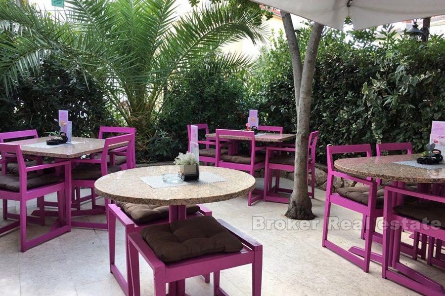 Catering utrymme i mitten, till salu