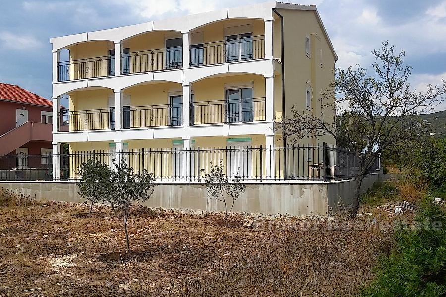 Maison neuve avec 7 appartements, à vendre