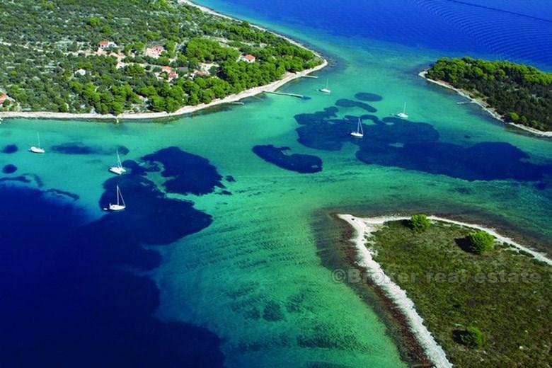 Small ruin house, for sale