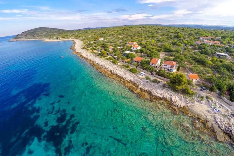 Mala ruševna kuća, na prodaju
