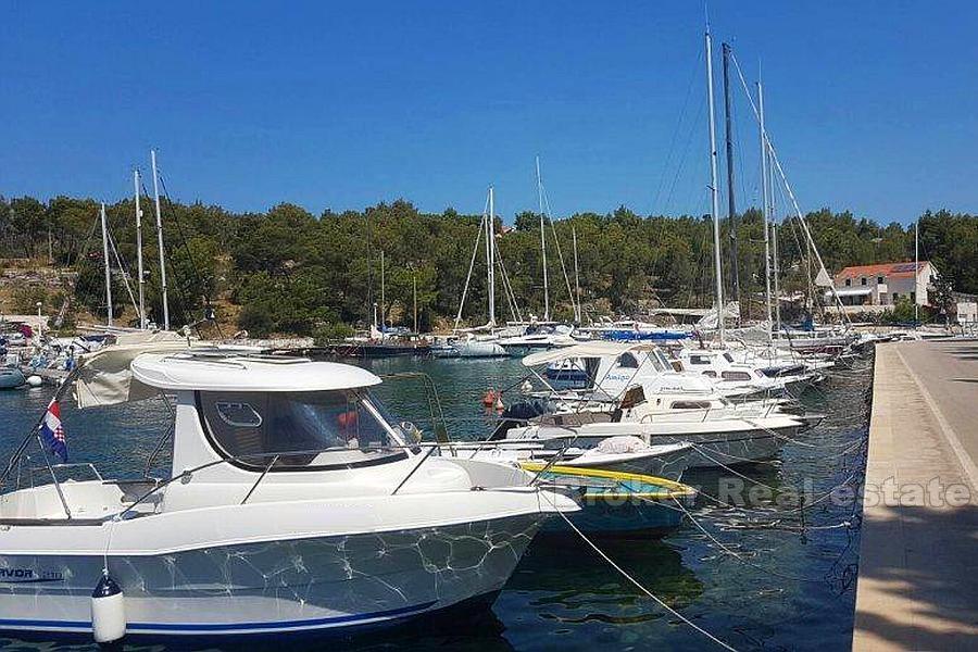 Appartamento bilocale con piscina in comune, in vendita