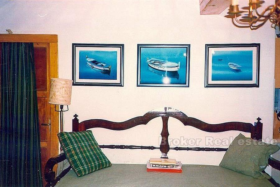 Gammelt steinhus, til salgs