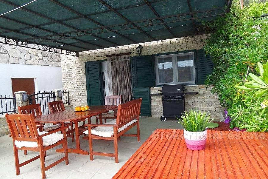 Maison rénovée au bord de la mer, à vendre