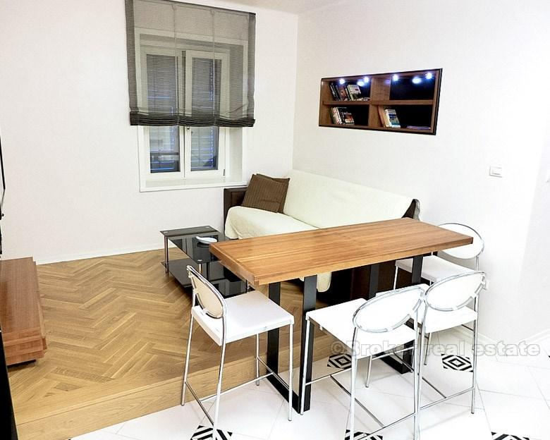 Całkowicie wyremontowany apartament z jedną sypialnią, do wynajęcia