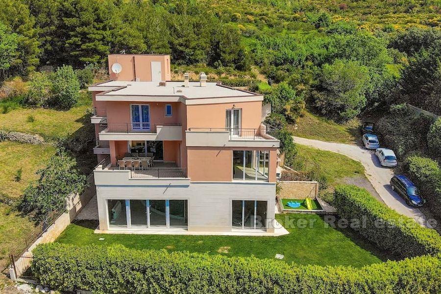 Luxury villa with magnificent views of the city