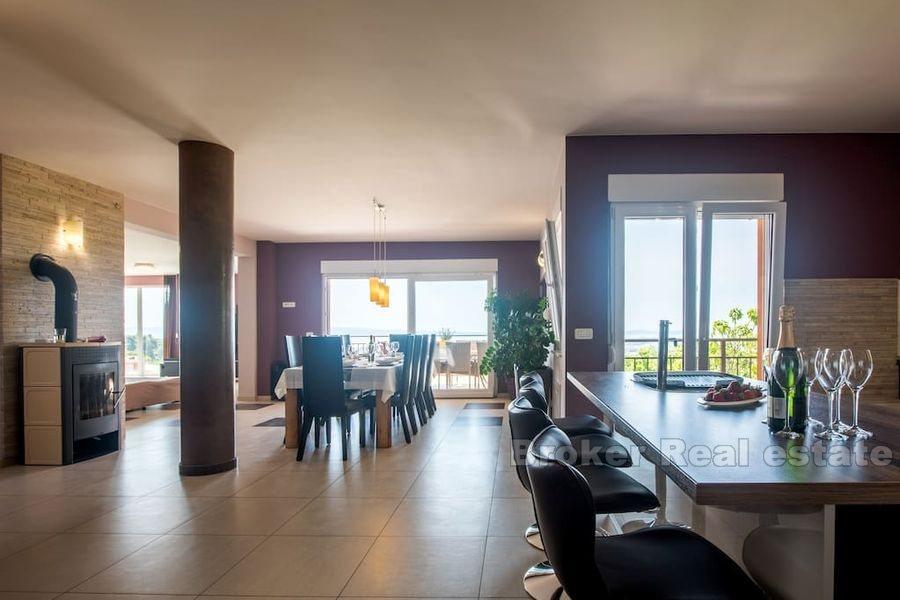 Luxury villa with magnificent views of the city