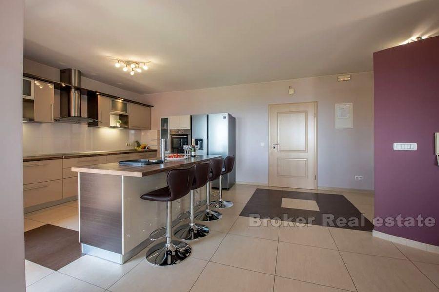 Luxury villa with magnificent views of the city