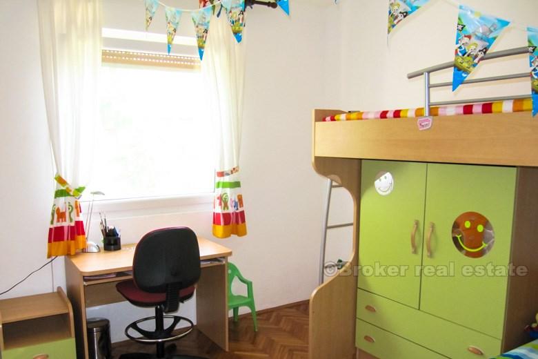 Udoban apartman na mirnoj lokaciji, na prodaju