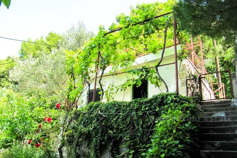 House in a quiet environment, overlooking the sea, for sale