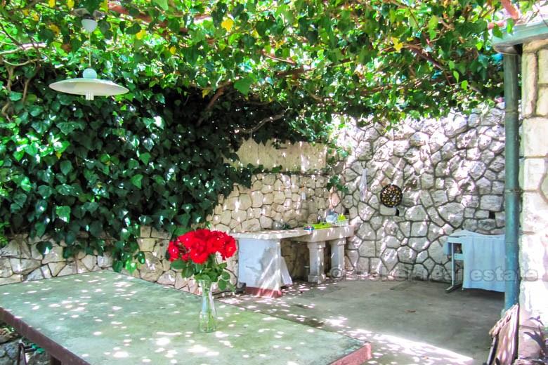 Casa in un ambiente tranquillo, con vista sul mare, in vendita