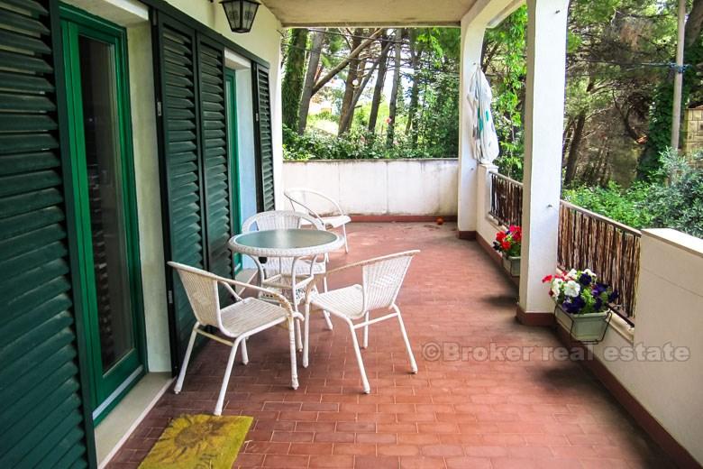 Casa in un ambiente tranquillo, con vista sul mare, in vendita