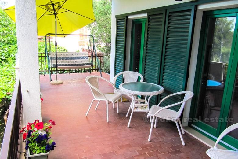 Casa in un ambiente tranquillo, con vista sul mare, in vendita