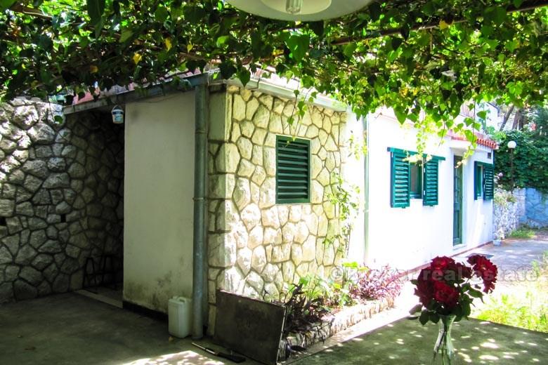 Casa in un ambiente tranquillo, con vista sul mare, in vendita