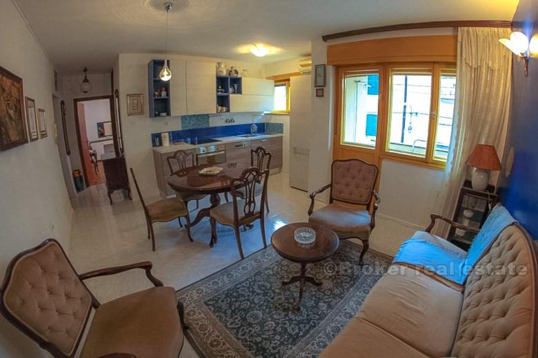 Confortable, nouvel appartement meublé au 2ème étage