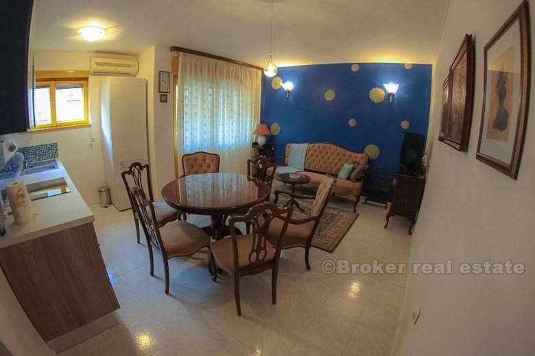 Komfortowy, nowo umeblowany apartament na 2. piętrze