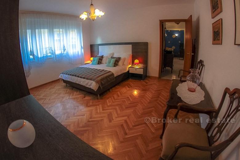 Komfortowy, nowo umeblowany apartament na 2. piętrze