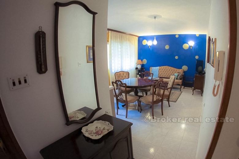 Komfortowy, nowo umeblowany apartament na 2. piętrze