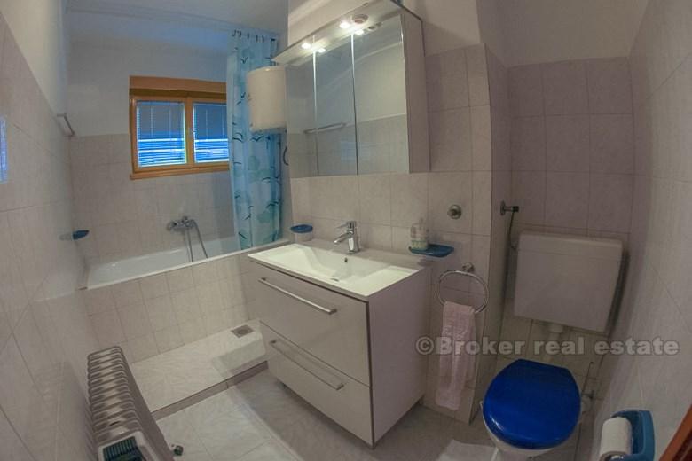 Komfortowy, nowo umeblowany apartament na 2. piętrze