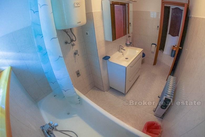 Confortable, nouvel appartement meublé au 2ème étage