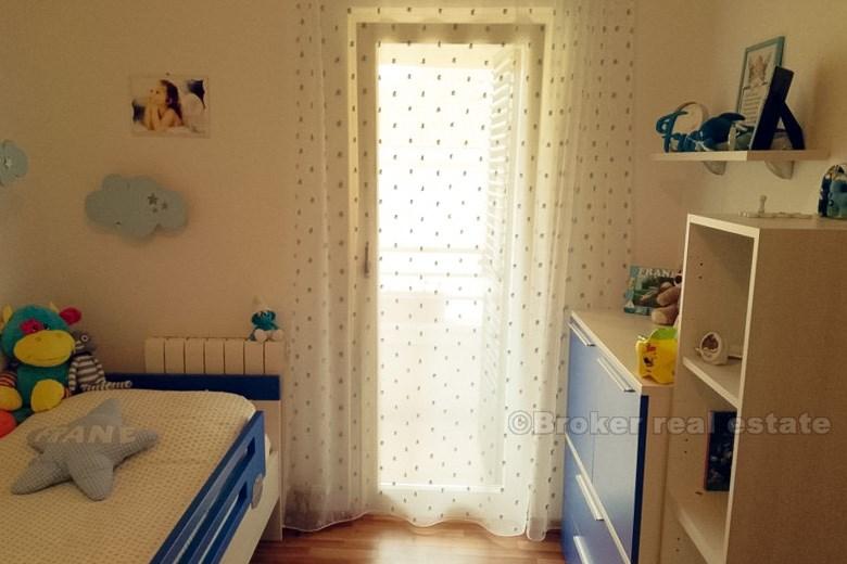 Квартира в тихом районе, 140 кв.м.